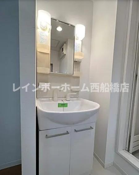 クリスタルコートの洗面所
