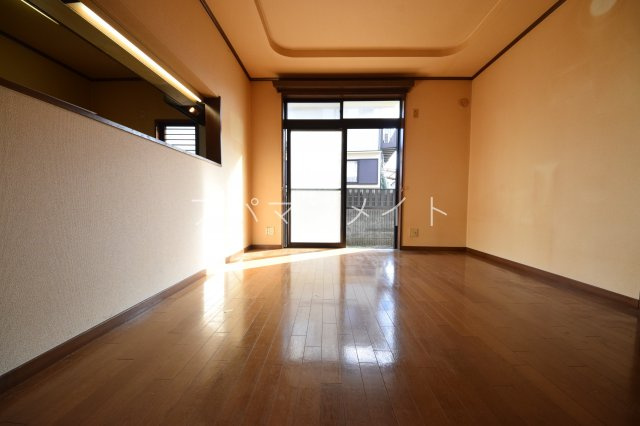 【寝室】 | サンビーム | 開放的なお部屋です