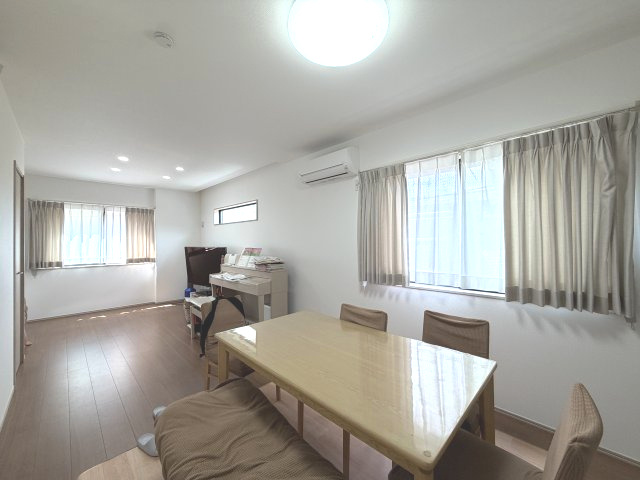 葛飾区新宿4丁目中古住宅の居間・リビング|リビング