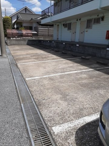 ハイツ太子堂の駐車場|車をお持ちの方に嬉しい駐車場付きの物件です