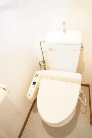 アビターレ・コモドＡのトイレ|落ち着いた色調のトイレです