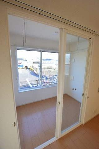 グラース上鎧Ⅰのバルコニー|外からの目が気にならないバルコニーで洗濯物が干せます