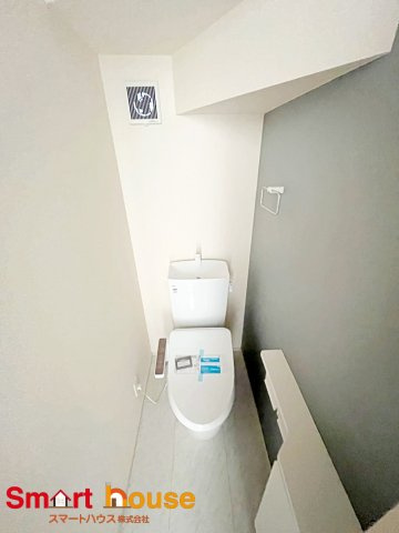 相模原市緑区若葉台　新築1棟のトイレ|節水型でエコなトイレには今では当たり前のウォシュレット付き。換気機能も着いているので常に快適ですね♪