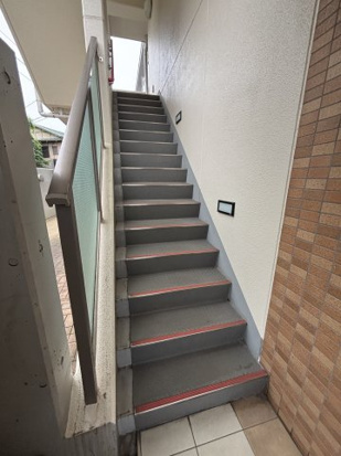横浜市戸塚区戸塚町の賃貸マンションのエントランス