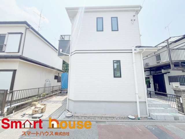 相模原市中央区緑が丘１丁目の外観|周囲の街並みと青空に生えるお洒落な仕上がり！周囲には高い建物のないエリア。青い空が大きく感じますね♪