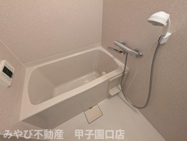 グローリー甲子園の浴室