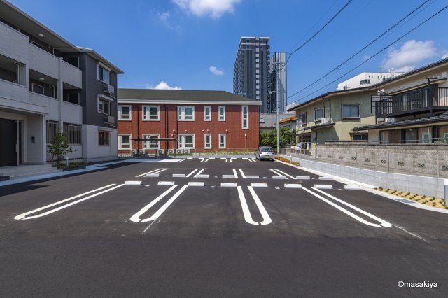 レジンエベールの駐車場