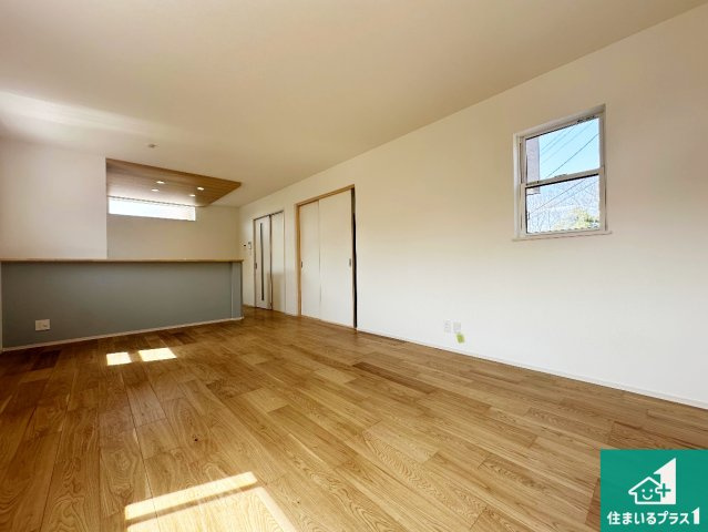 神戸市北区鈴蘭台北町　第12期　新築一戸建ての居間・リビング|シンプルなリビングは、観葉植物等のインテリアを楽しめますね！パパ好みにも、ママ好みにも家具次第で雰囲気を変えることができます！