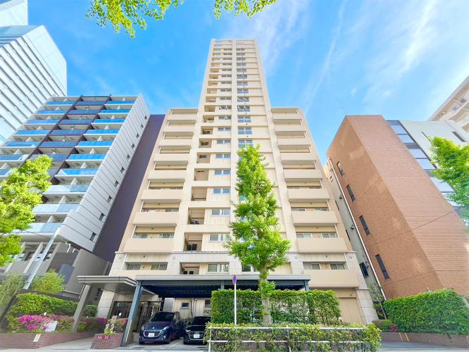 【外観】 | スタイリッシュな佇まいが印象的なマンション外観です。毎日の出入りが心地よく、帰宅するたびに気持ちが高まるデザイン！周辺環境とも美しく調和し、安心して長く暮らし続けられる住まいをご提案します。