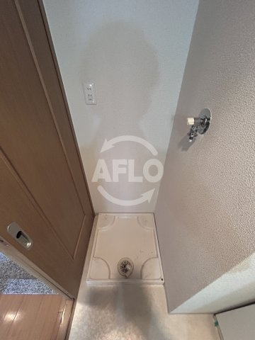 プレッツァ新大阪の洗面所|プレッツァ新大阪　洗濯パン