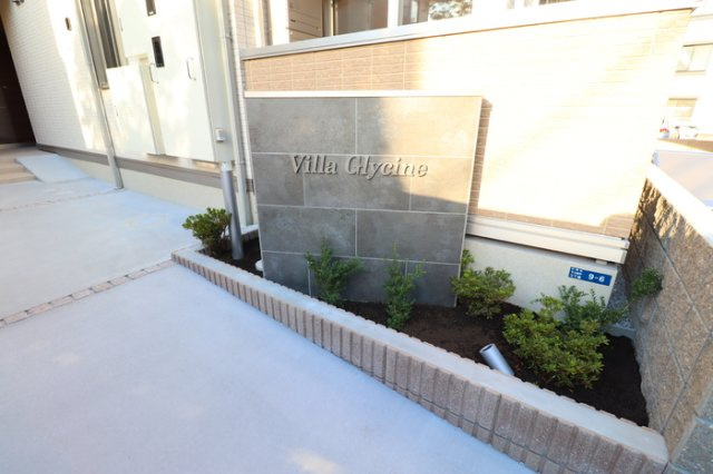 Villa Glycineのエントランス|エントランスアプローチ