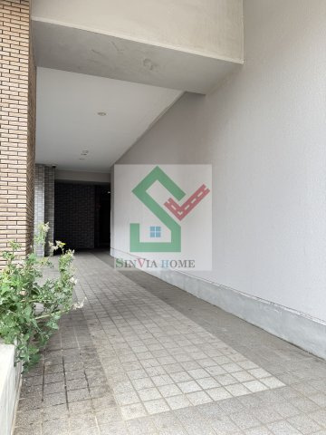 第四荒野ビルのエントランス