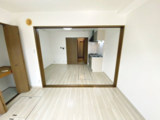エクサス21の内装|落ち着いた玄関です