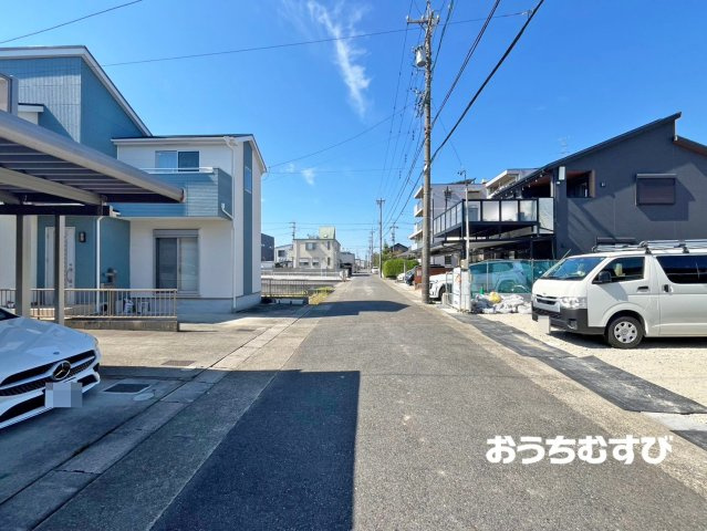 北区中味鋺2期(全6棟)の前面道路含む現地写真