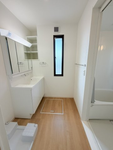 寿北5丁目　中古住宅の洗面所