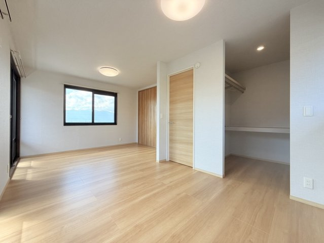 寿北5丁目　中古住宅の洋室