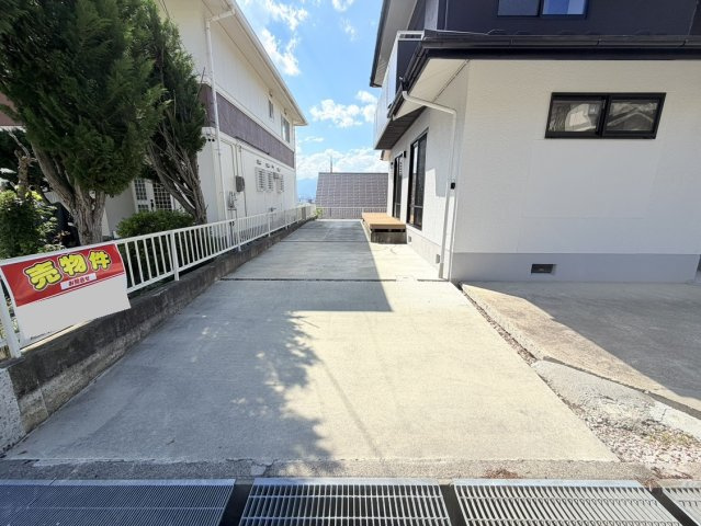 寿北5丁目　中古住宅の駐車場