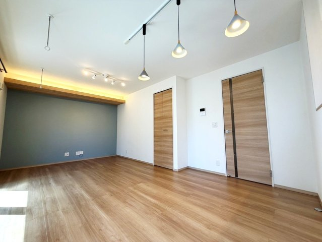 寿北5丁目　中古住宅の居間・リビング