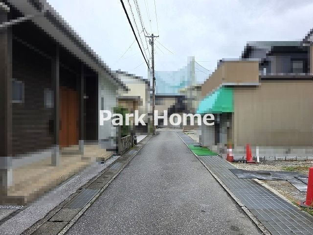 高知市神田 -9期1棟- 新築戸建ての前面道路含む現地写真