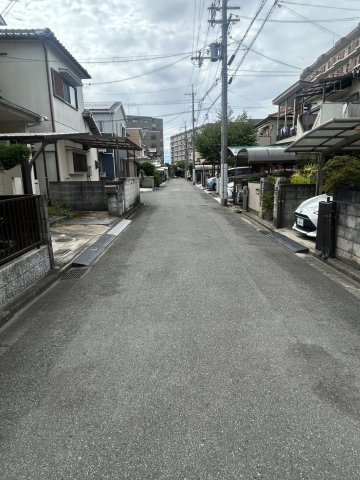 高槻市玉川新町古家付き土地の前面道路含む現地写真