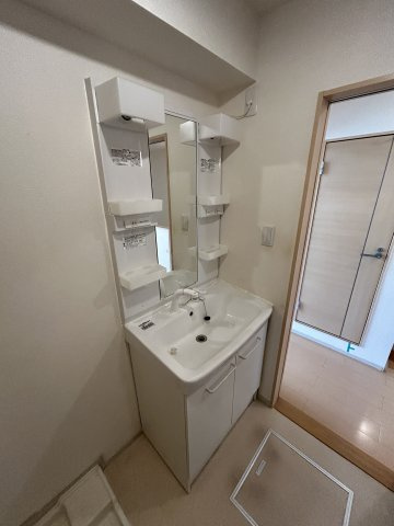 フロントフィールドの洗面所