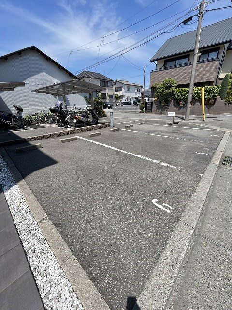 コージースクエアーの駐車場