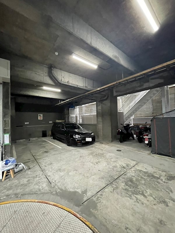 プラザ末吉橋の駐車場