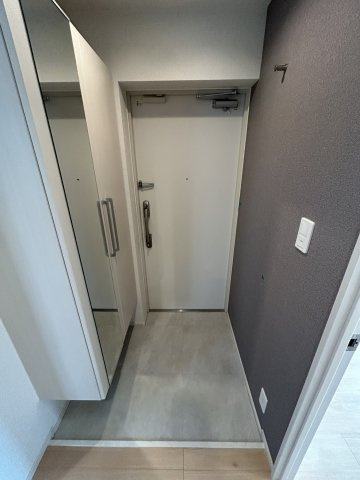 レジス城の堀の玄関|明るい玄関です