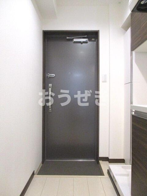 レガーロ関内の玄関|別部屋同間取