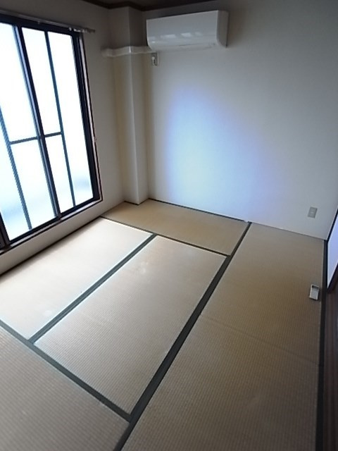 共親ビルの和室