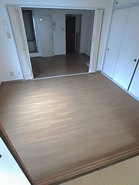 共親ビルの寝室