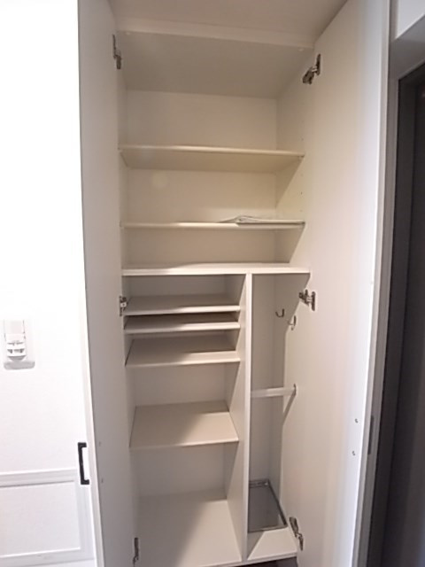 エスリード三宮旭通の収納