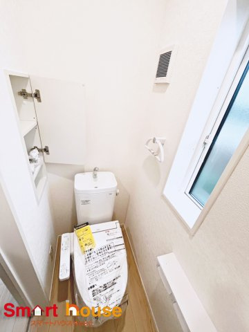 相模原市中央区田名第148のトイレ|節水型でエコなトイレには今では当たり前のウォシュレット付き。換気機能も着いているので常に快適ですね♪