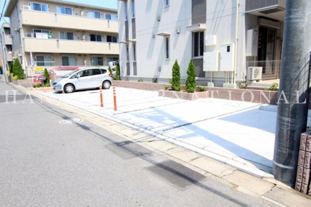 アゼリアの駐車場