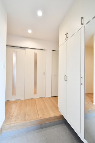 蓮田市西新宿　平屋中古戸建の玄関