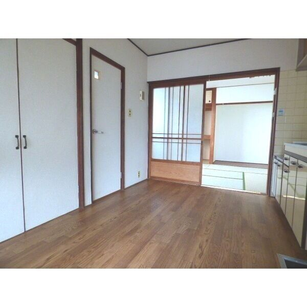 川島ビルの居間・リビング