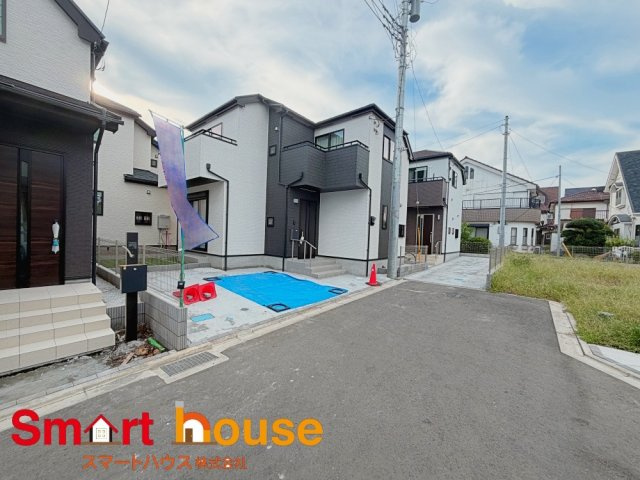 相模原市緑区二本松2丁目　新築全11棟の前面道路含む現地写真|お住まいの前面道路が広いと駐車が楽になり、陽当たりも遮られないので明るく居心地の良いお家になります♪