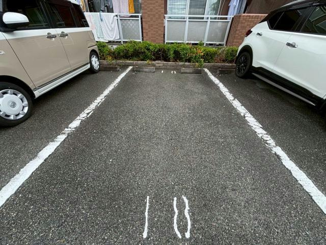 メゾン・ド・フレールの駐車場