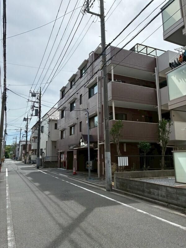 フロントピア蕨のエントランス