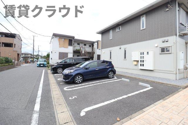 コスモスの駐車場|車をお持ちの方に嬉しい駐車場付きの物件です