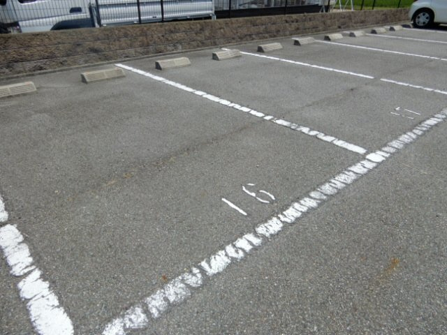 マウントック・レオの駐車場