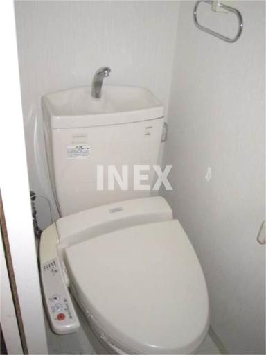 横浜市西区中央２丁目の賃貸マンションのトイレ