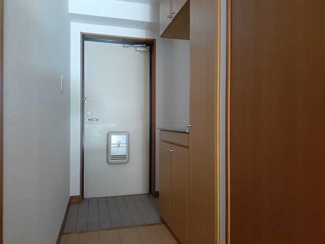モヤ　ガイバの玄関