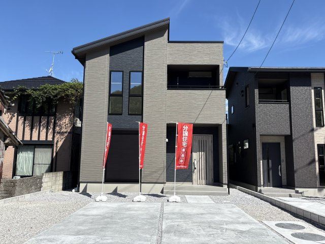 「スキップフロアと吹き抜けがある4LDK」高知市介良乙1号地　新築一戸建て