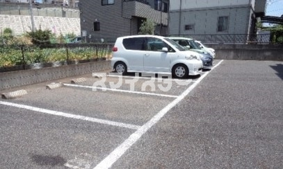 グリュックの駐車場