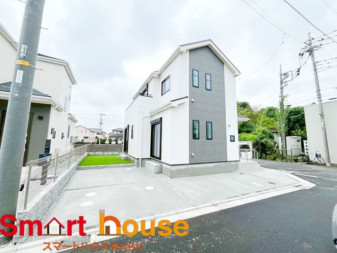 町田市木曽西3丁目　新築全4棟の前面道路含む現地写真|お住まいの前面道路が広いと駐車が楽になり、陽当たりも遮られないので明るく居心地の良いお家になります♪