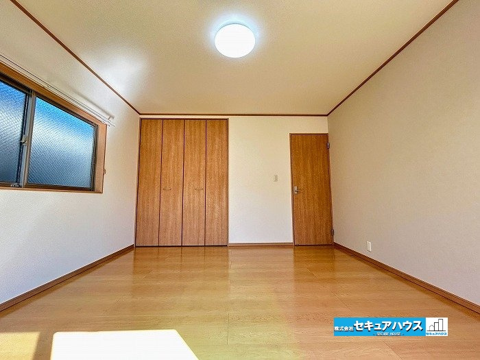 【中古戸建】名古屋市南区上浜町のその他|【洋室8帖】
◆2面採光で日当たり・通風共に良好です♪
　　　　　　　　　　　　　　　　　　　　　　　　　　　　　　