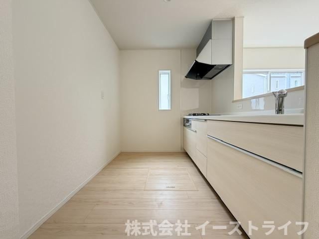 【新築戸建】いわき市中岡町第7のキッチン|1号棟写真　対面キッチンは家族とのコミュニケーションをとりながらお料理できるのが魅力です♪とくに小さなお子さんを持つご家庭では、調理中もお子さんの様子をみられるので大きな安心に繋がりますね♪