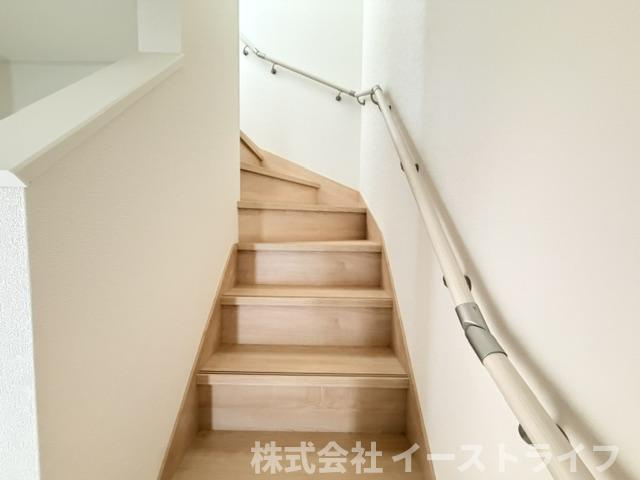 【新築戸建】いわき市中岡町第7の内装|1号棟写真　階段スペースです。手すりが付いているので安心です。