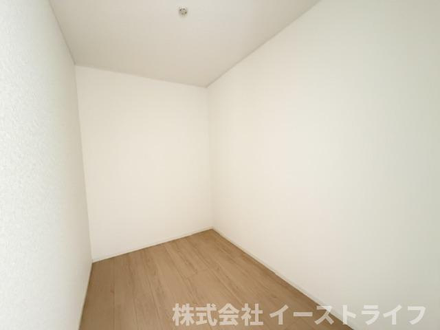 【新築戸建】いわき市中岡町第7の収納|1号棟写真　ストレージルームが設置されています。大型のものも収納可能！季節ごとの衣替えが不要なのも嬉しいです◎